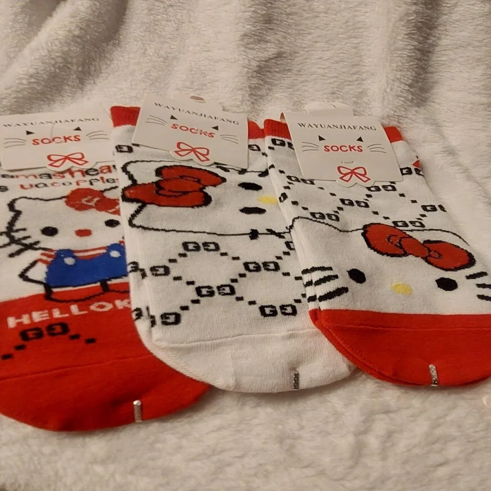 6 pair of Hello Kitty White Red ankle socks
